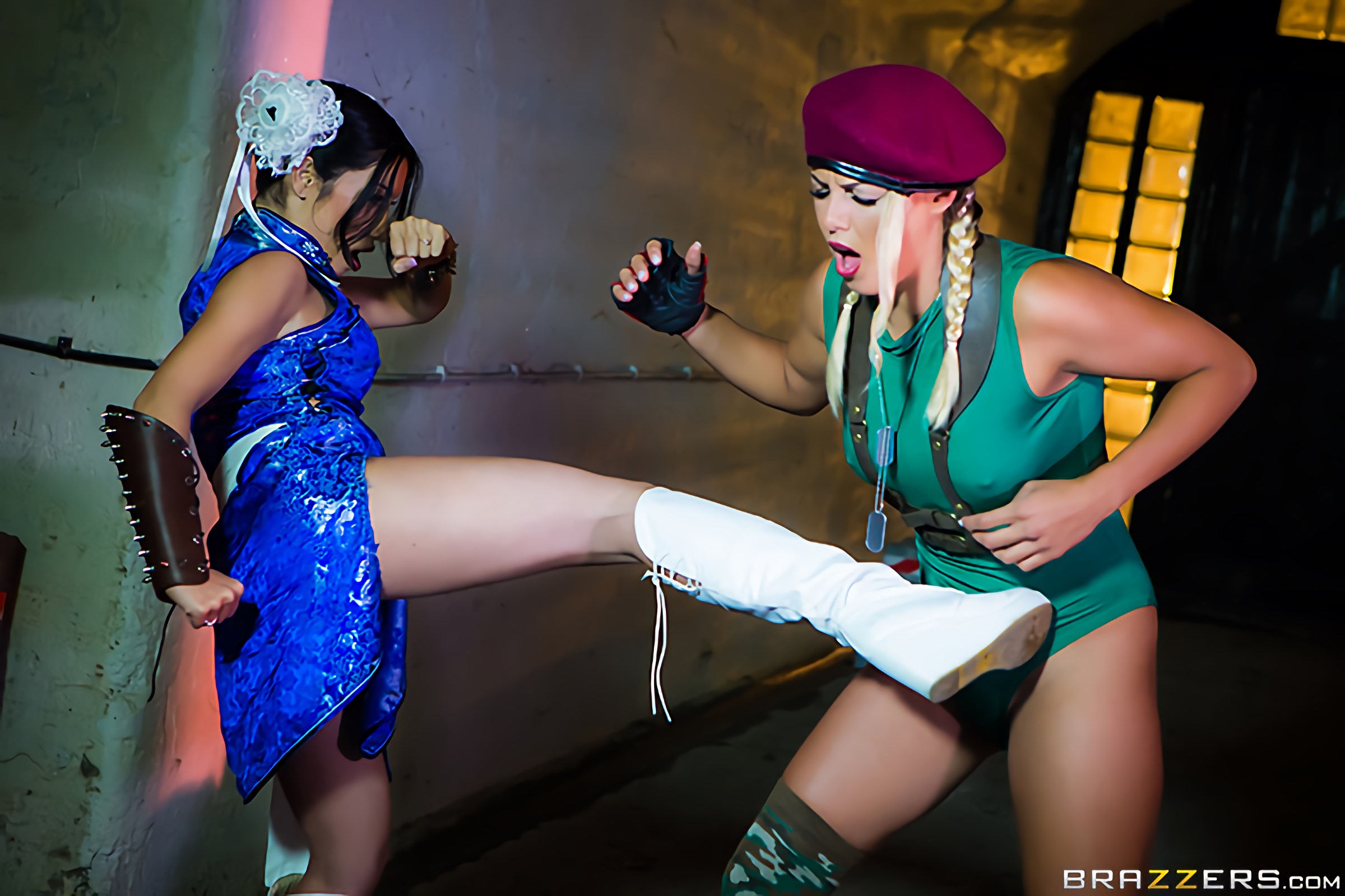 Sex Fighter- Chun Li vs Cammy (XXX parodia)