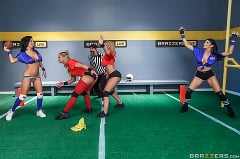 Phoenix Marie - The Brazzers Halftime Show II | Picture (2)