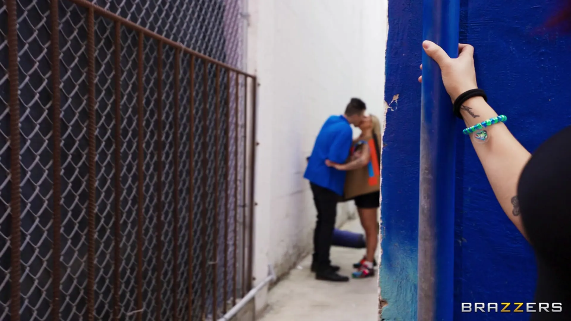 Gypsy Rose - Street Heat Slut In A Box | Picture (24)