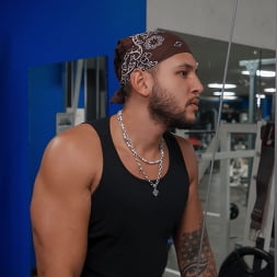 Gym Sluts Put On A Public Show