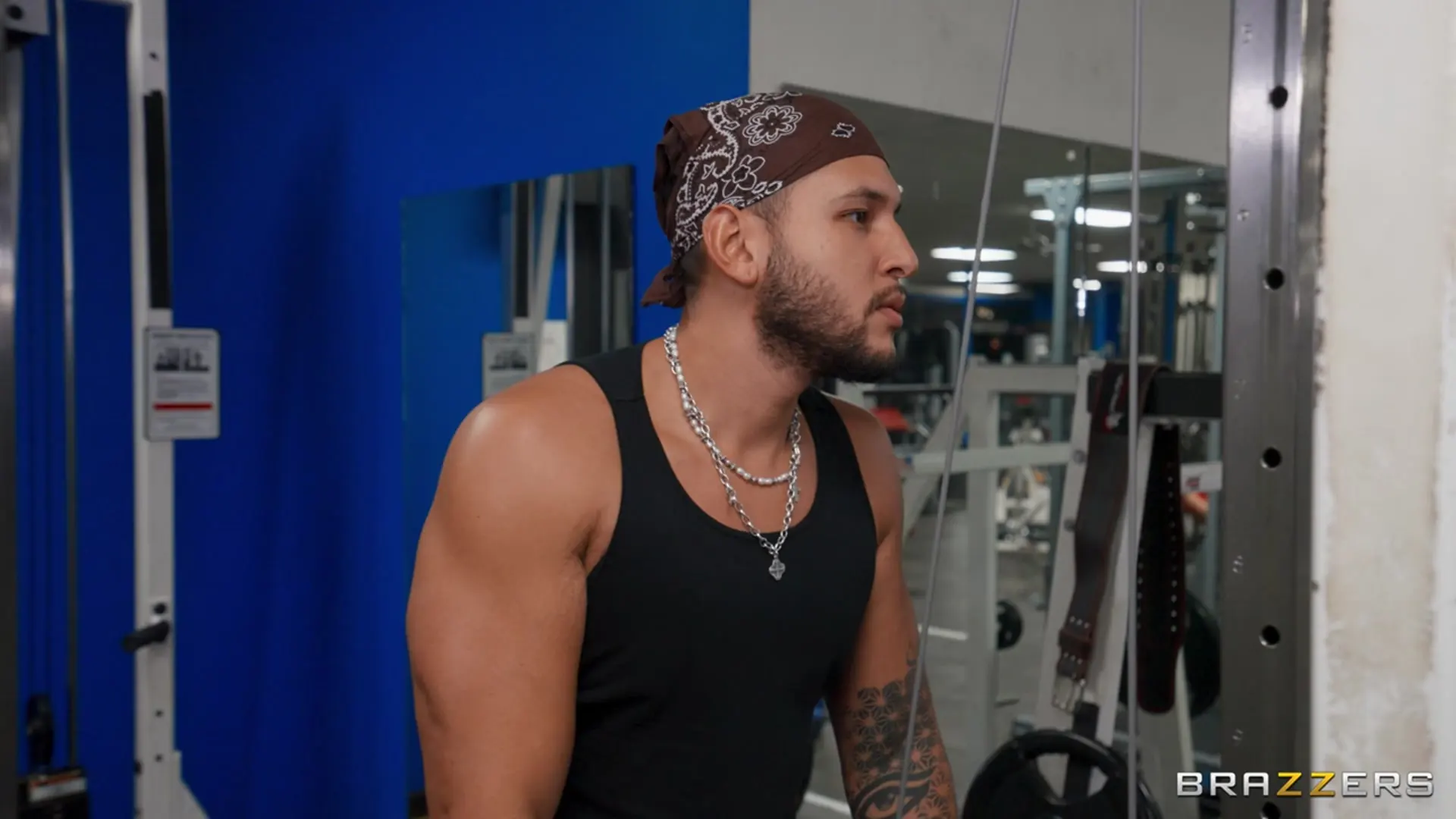 Kali Roses - Gym Sluts Put On A Public Show | Picture (4)