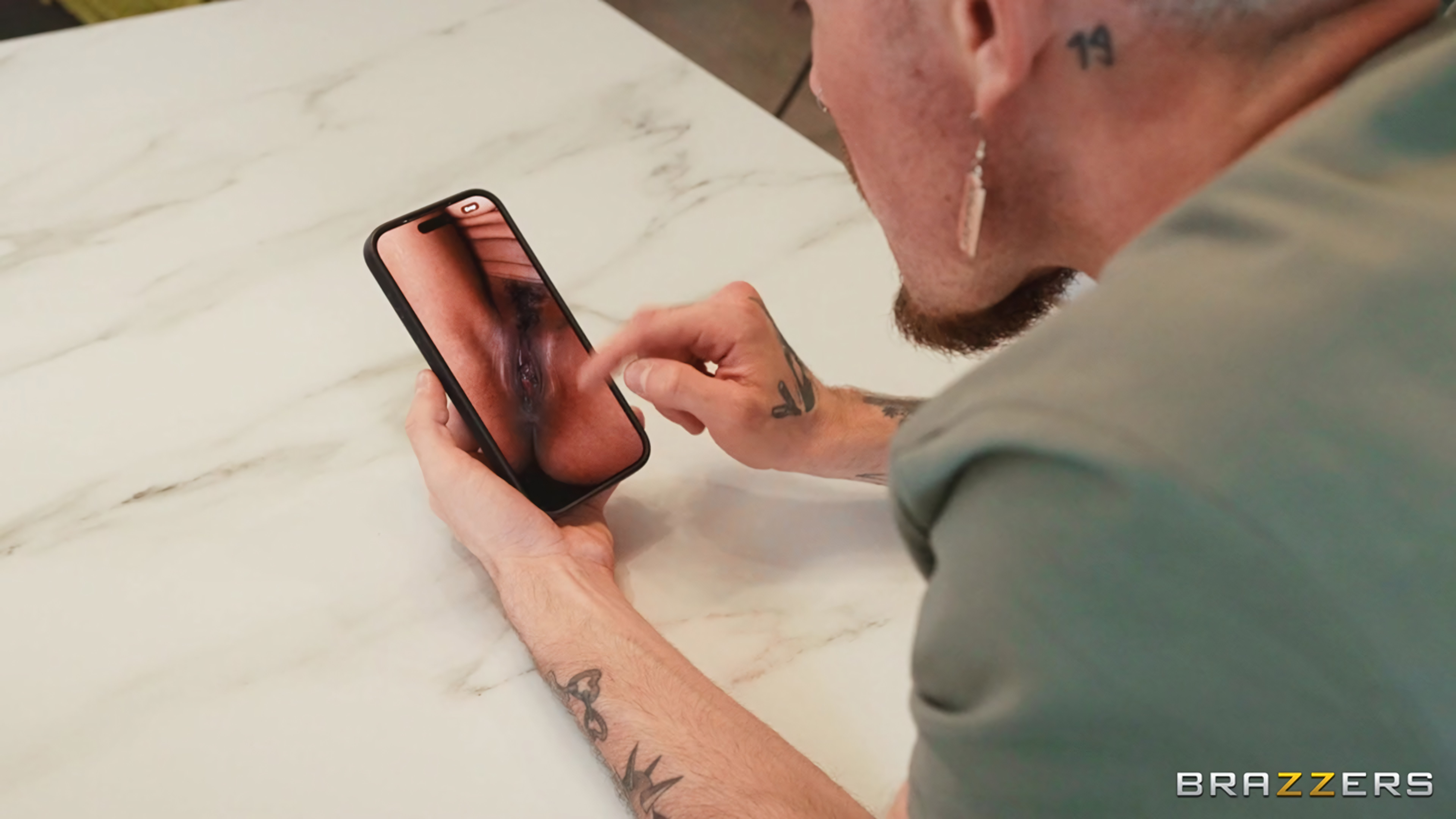 Dieser Arsch, dein Handy, du wählst