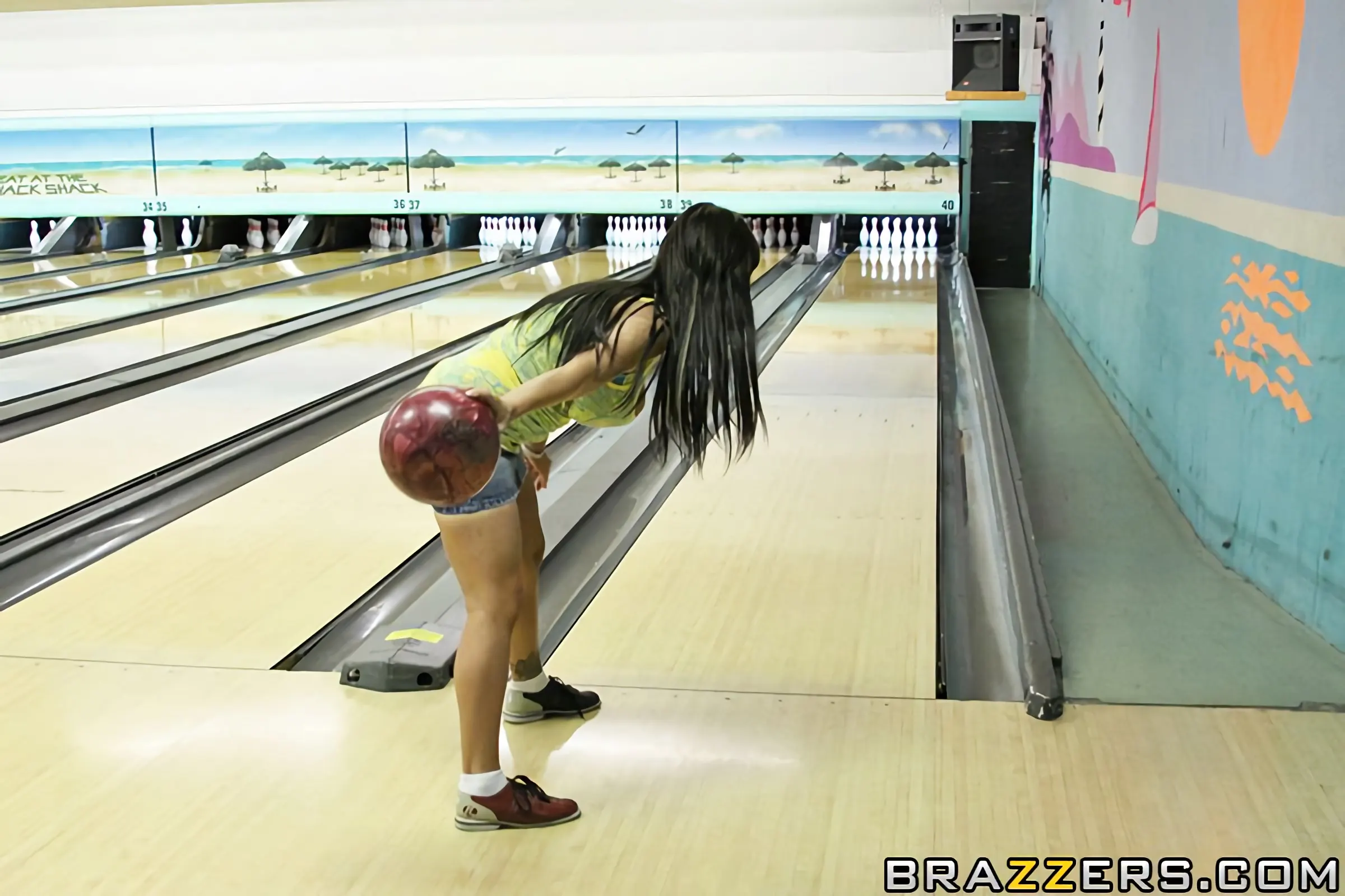 Claire Dames - Bowling Bet for Blow Jobs | Picture (6)